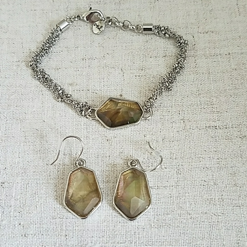 Bracelet and earring set